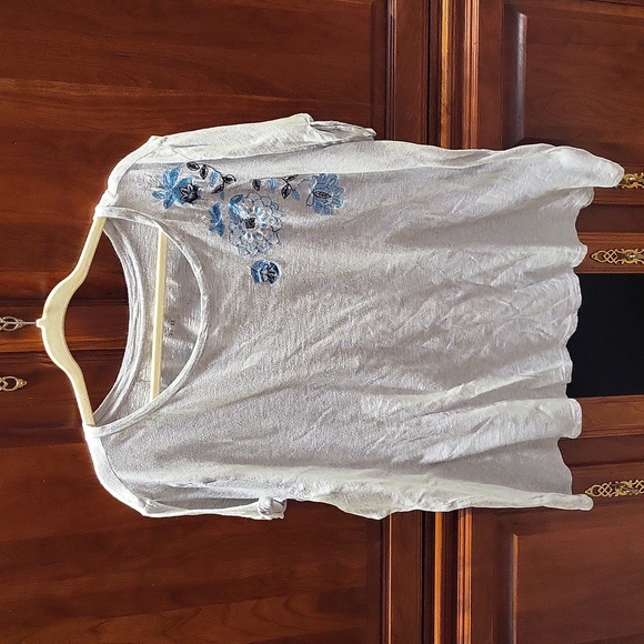 ☀️Talbots Embroidered Tee Shirt with Rolled Cuffs☀️ - Picture 1 of 5